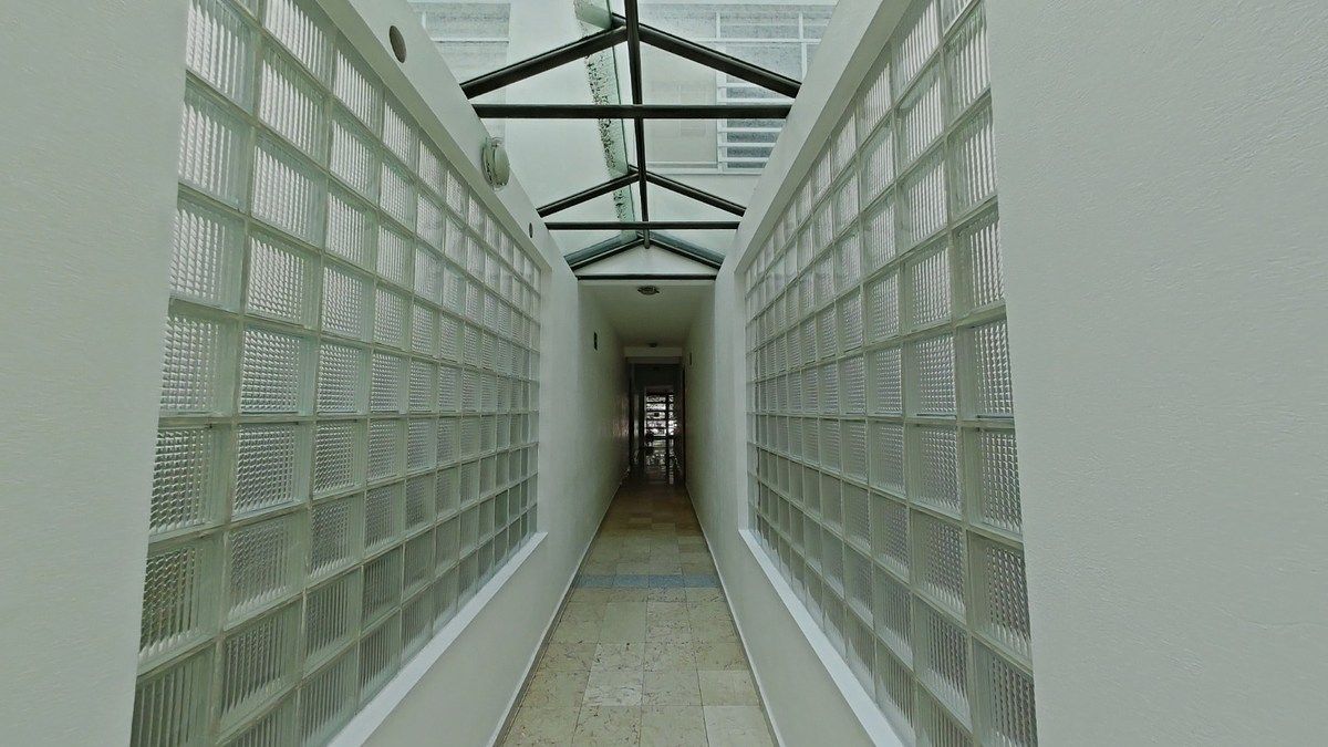 12 de 14: PASILLO ENTRADA