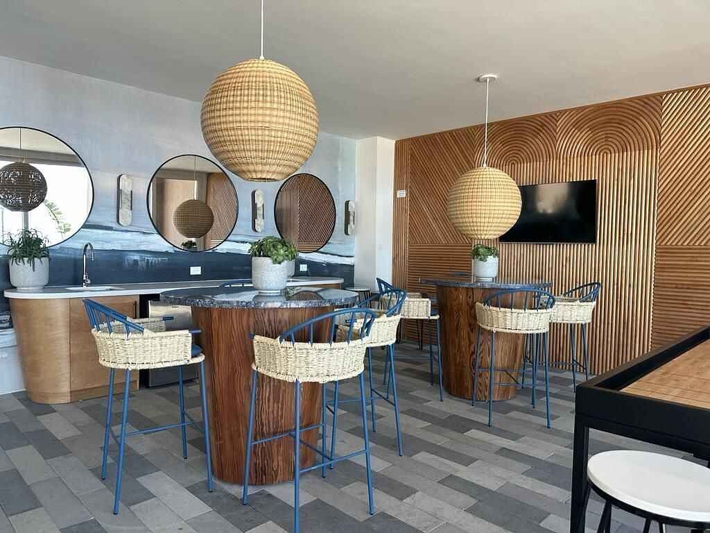 33 de 38: Salon de juegos