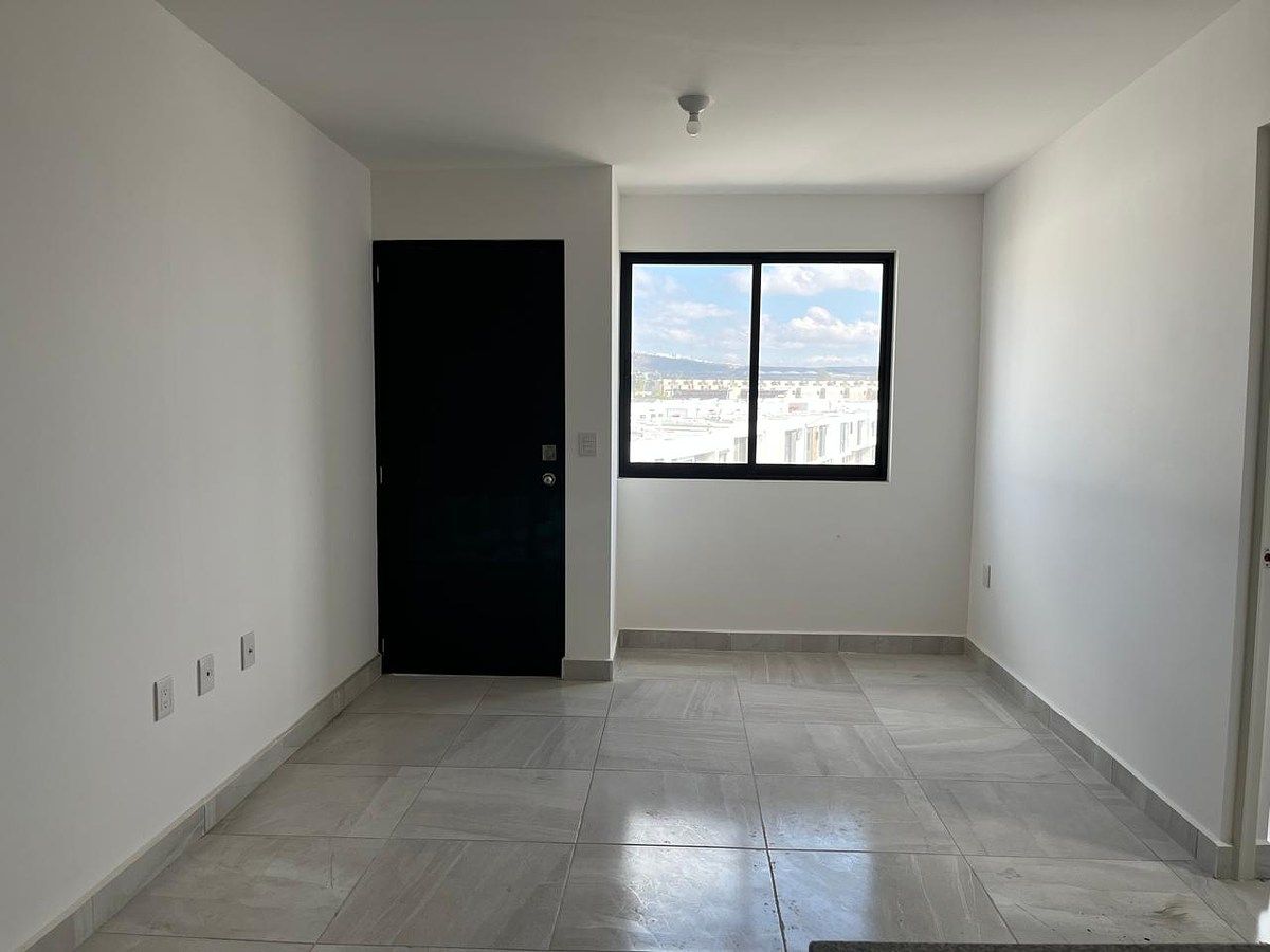 4 de 21: Sala, comedor.