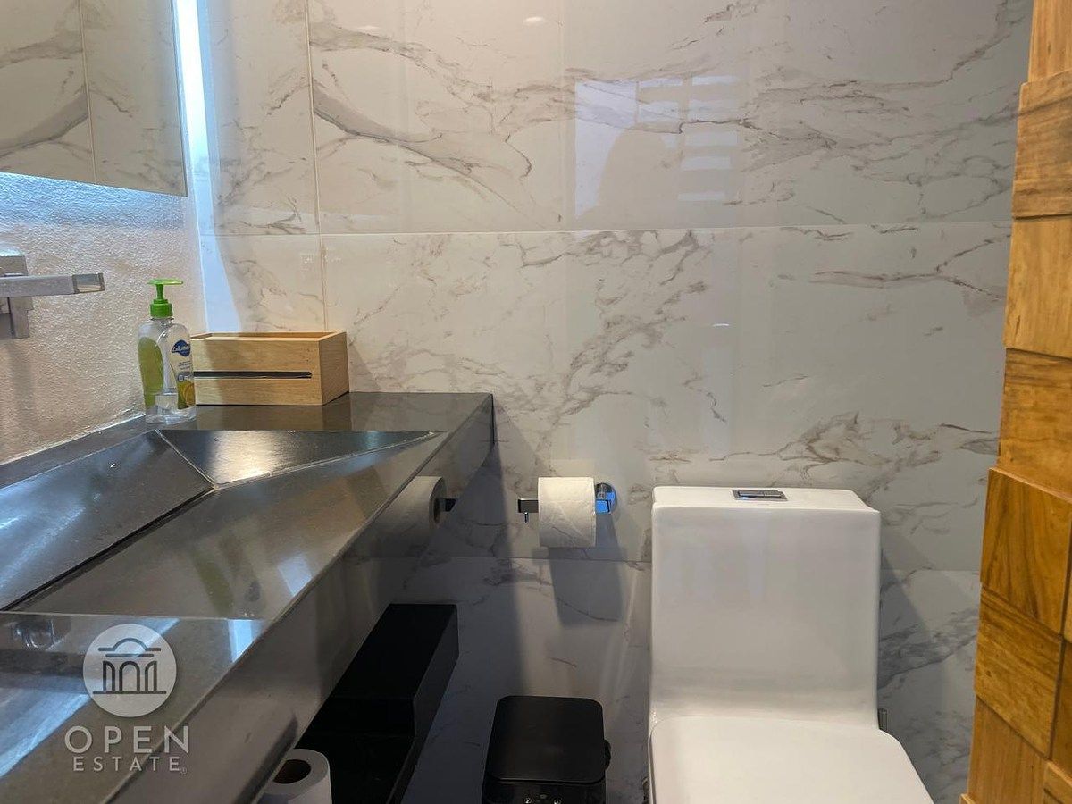 4 de 27: BAÑO VISITAS