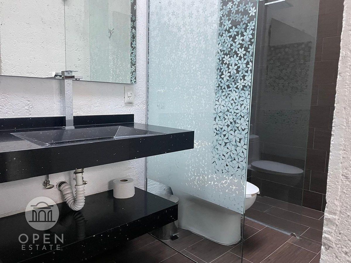 14 de 27: BAÑO DEPARTARTAMENTO VISITAS