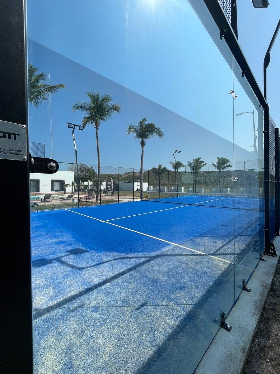 44 de 46: Amenidades – cancha de pádel.