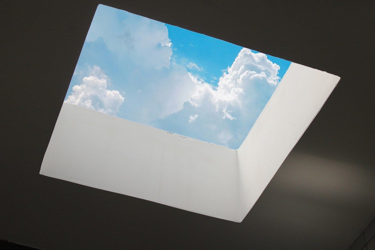 36 de 46: Tragaluz en baño completo.