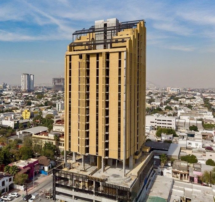 1 de 13: Fachada de la torre