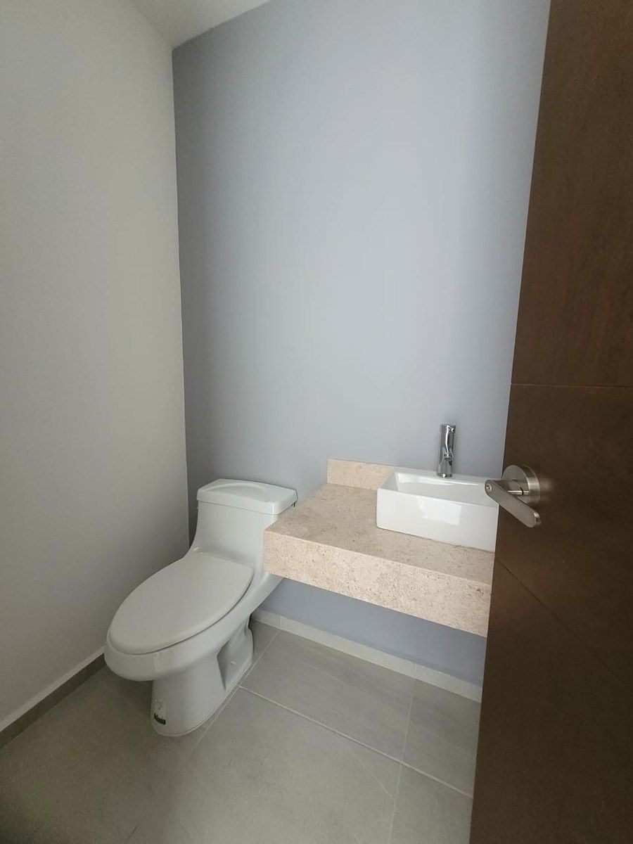 4 de 14: Medio Baño