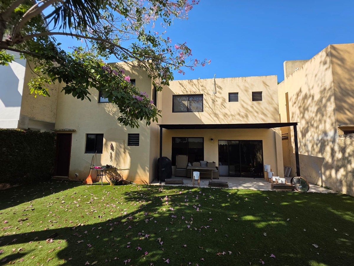 2 de 17: Fachada Posterior