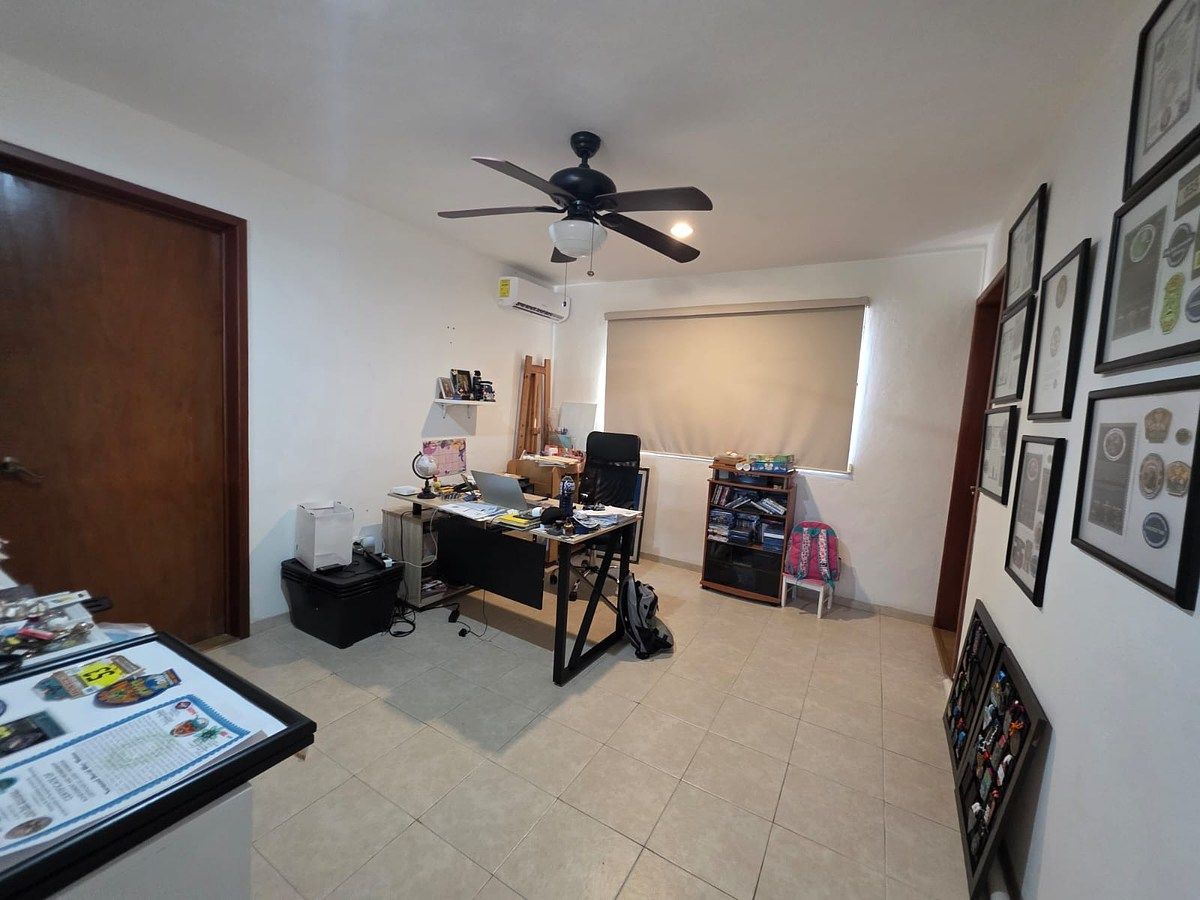 7 de 17: Sala de TV o Estudio