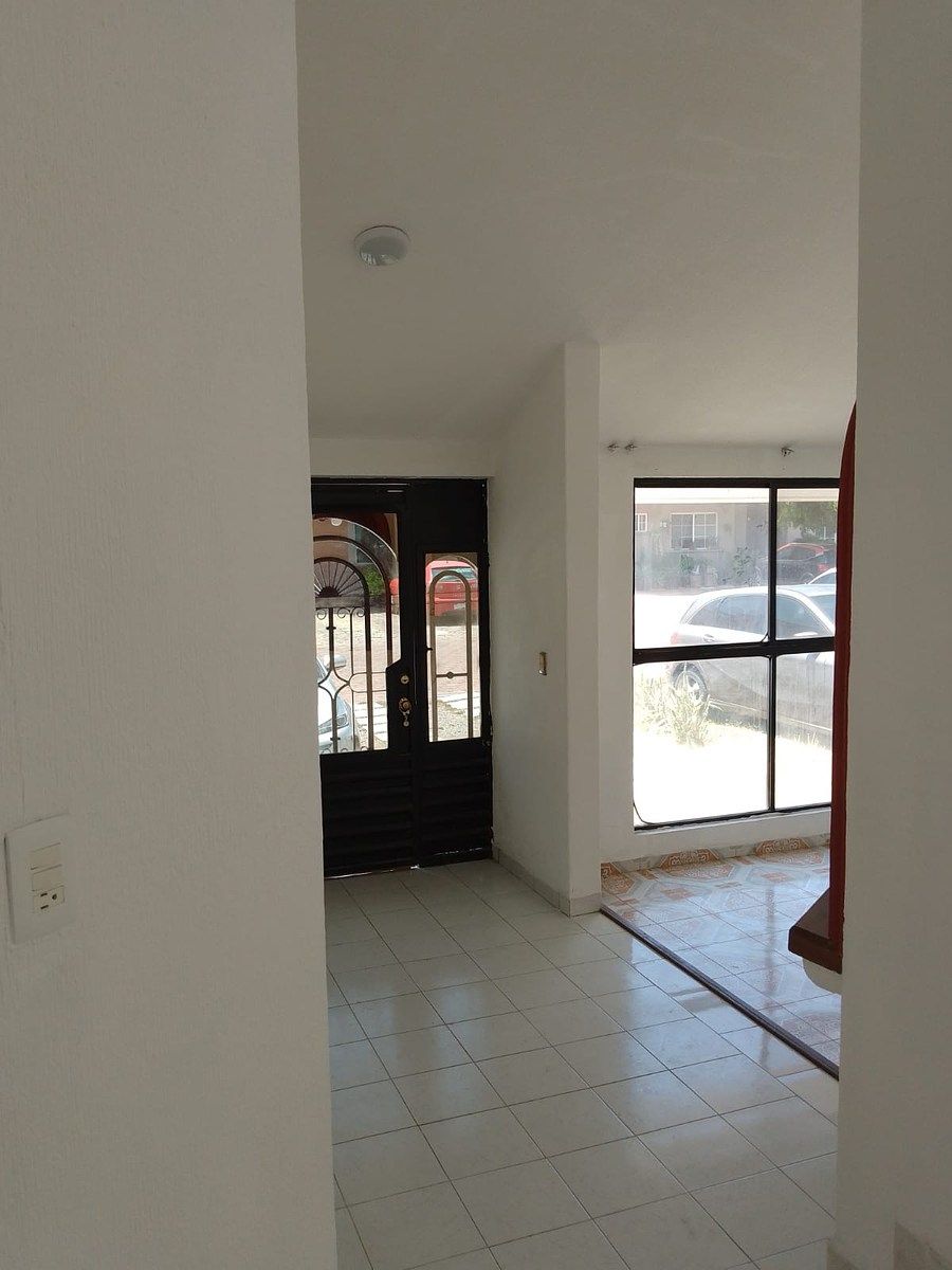 6 de 21: Acceso Principal | Recibidor