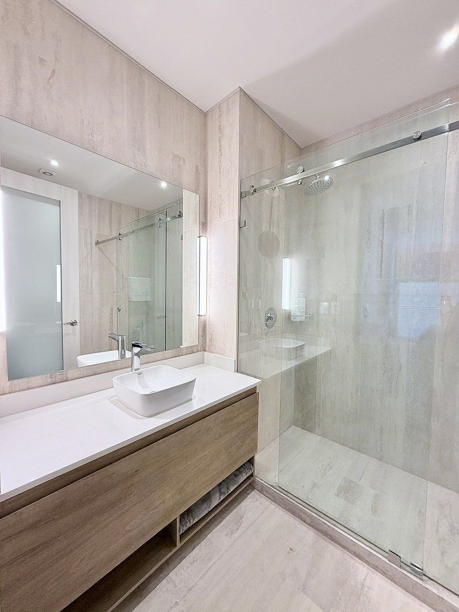 11 of 21: Baño completo