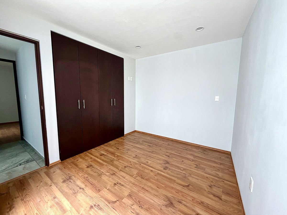 20 of 35: Recamara secundaria