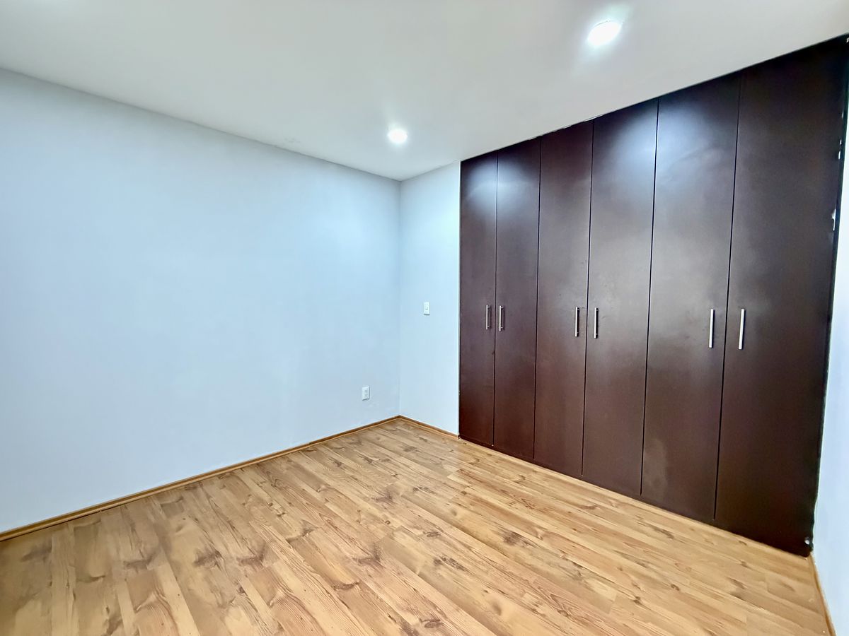 9 of 35: Recamara principal