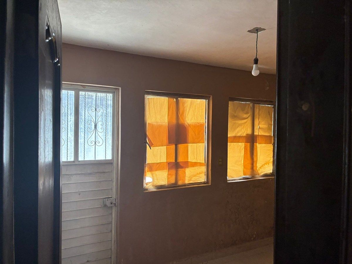 18 de 27: Alacena y salida a patio