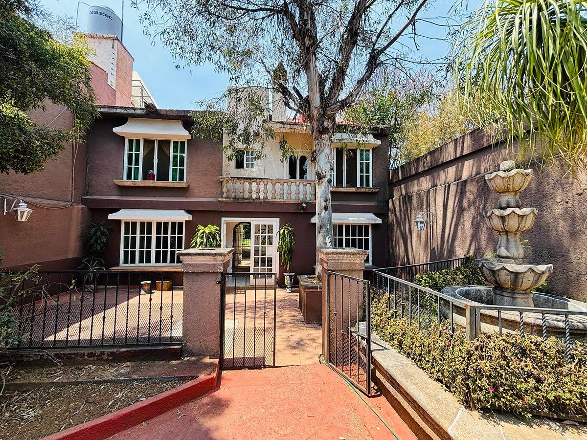 Casa com um grande jardim à venda em Priv. Balcones de Sta María Morelia $8,090,000, foto 1 de 35