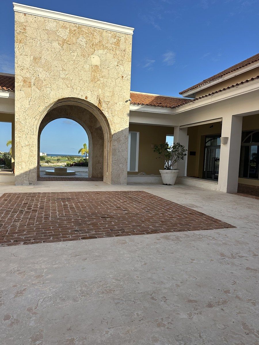 17 de 20: Spanish Patio