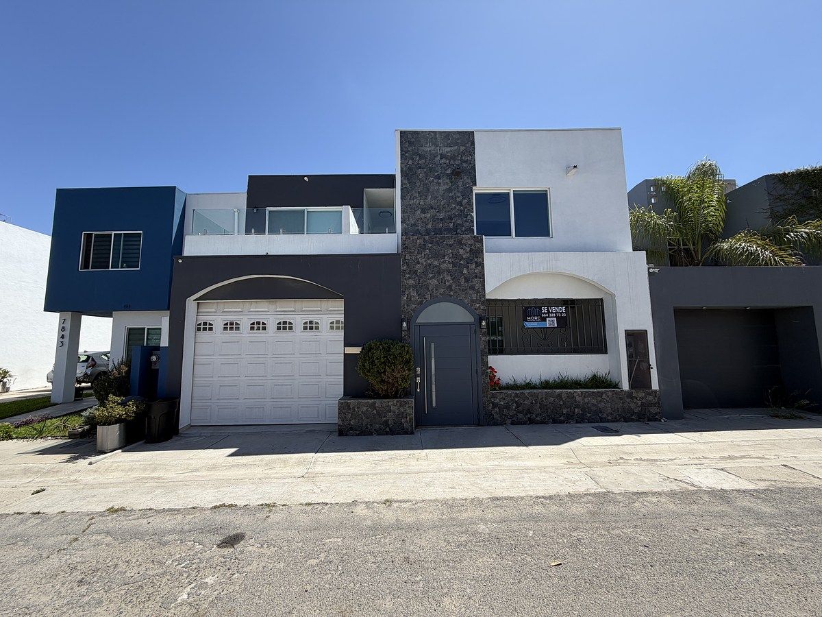 1 de 28: Fachada principal