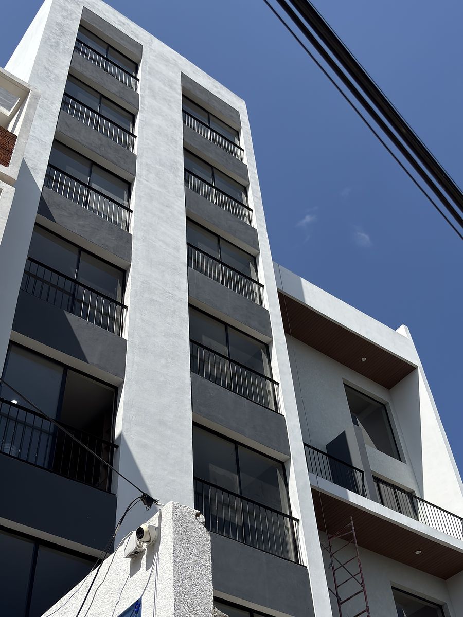 1 de 8: Fachada Lateral