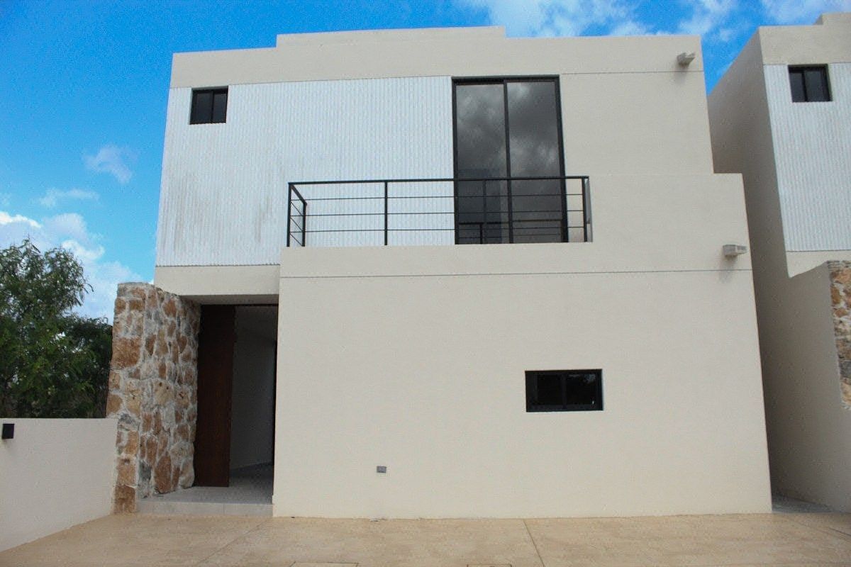 Casa en Venta en Privada en Cholul con Alberca