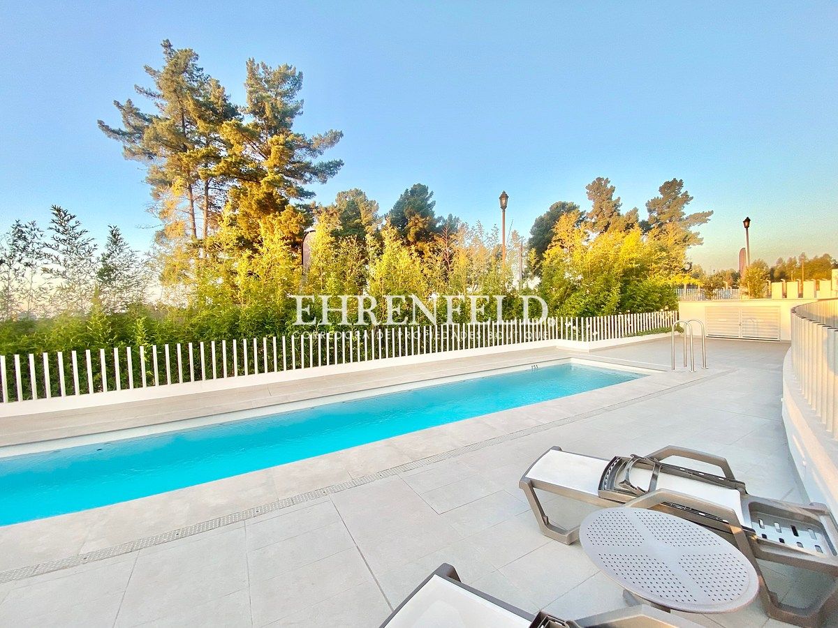 27 de 37: Piscina exterior
