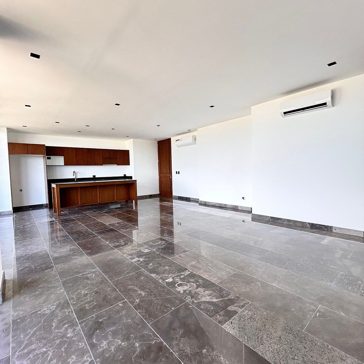 6 of 13: Sala, comedor, cocina