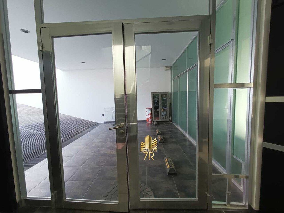 3 de 37: acceso desde cochera