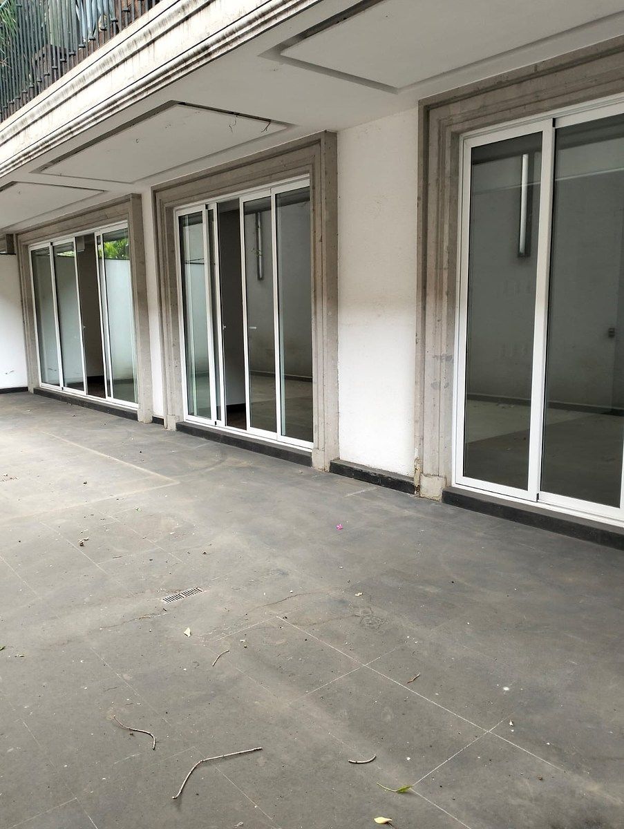 14 of 15: Patio interior