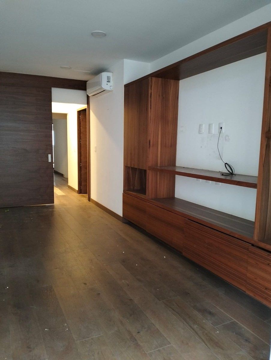 6 of 15: Cuarto de TV