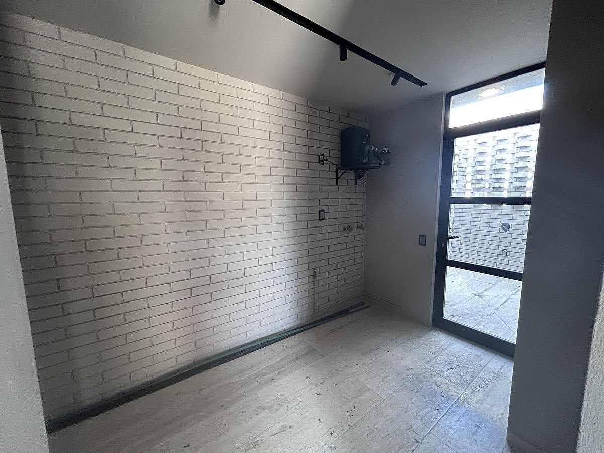 12 of 15: Cuarto de servicio