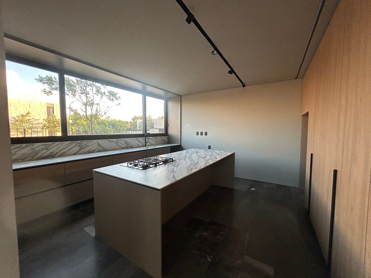 3 of 26: Cocina equipada