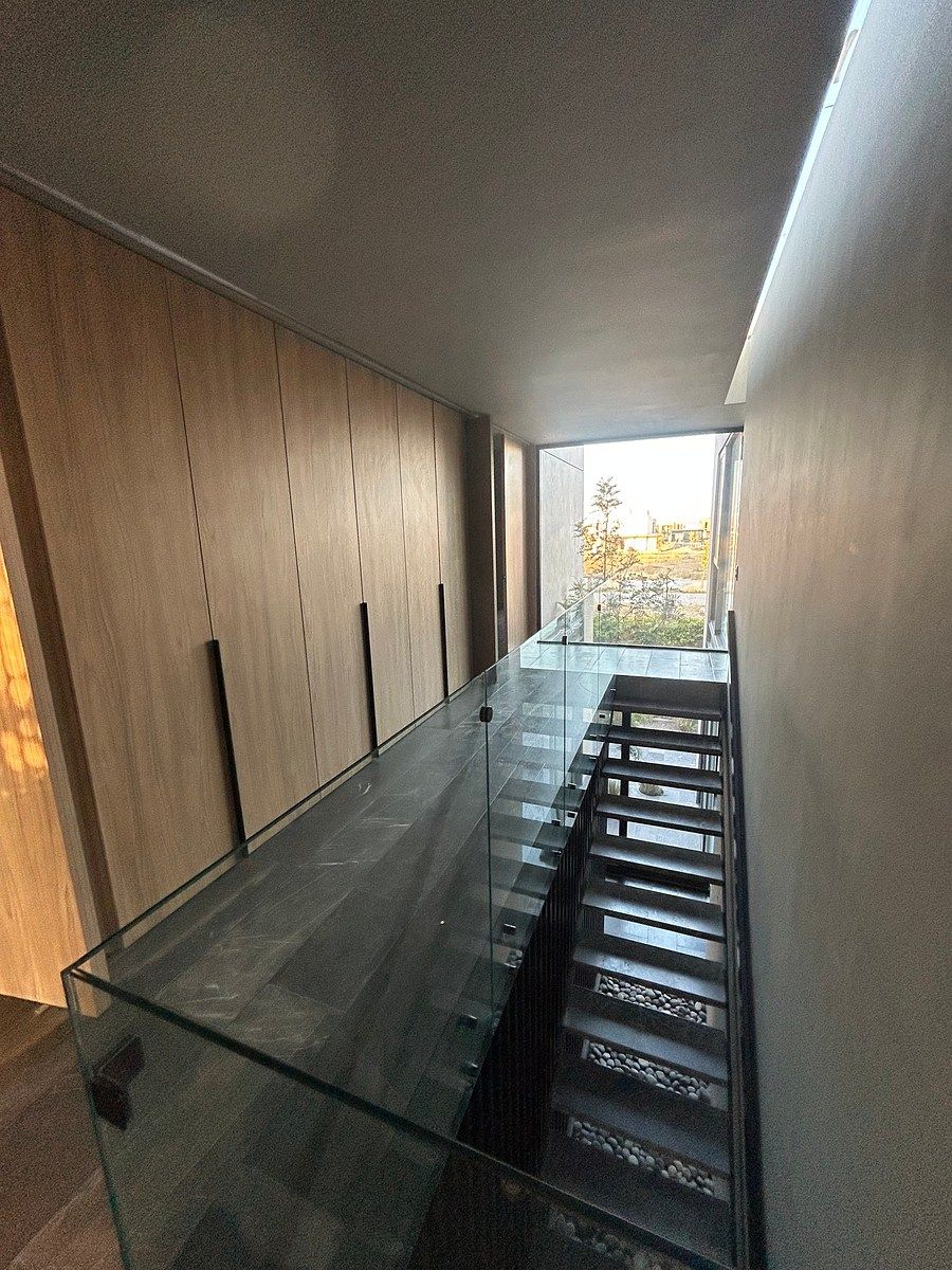 11 of 26: 2do nivel / distribuidor y armarios