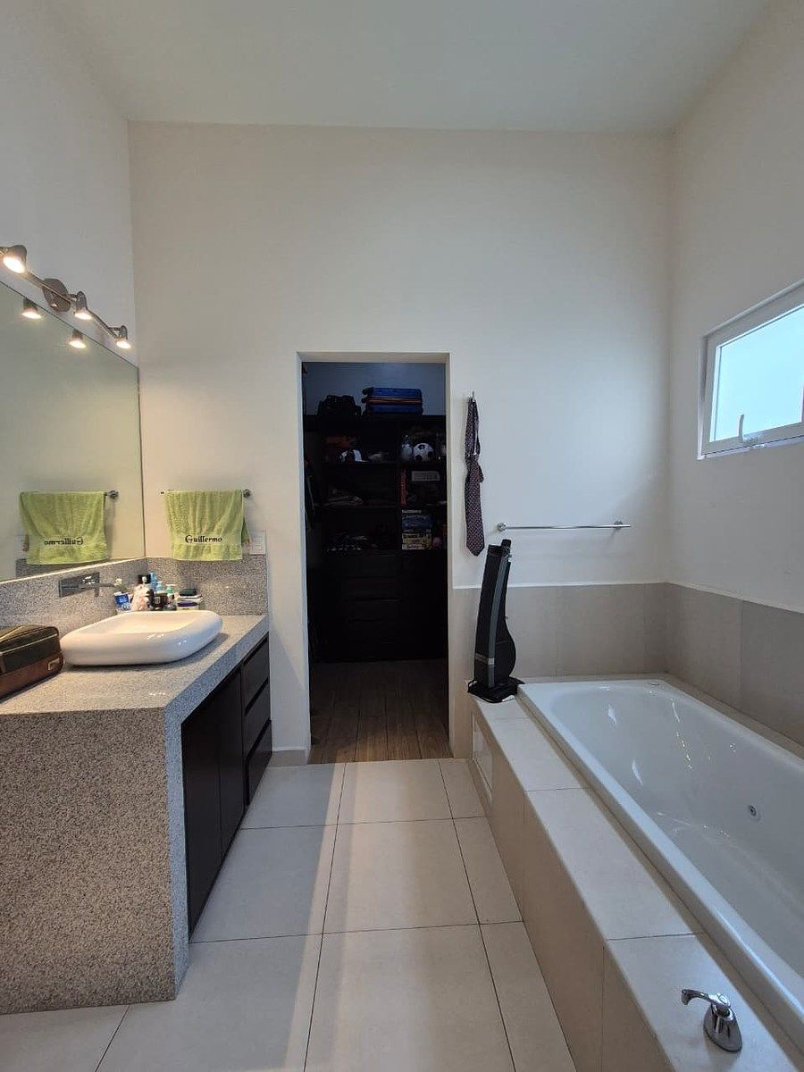 14 de 39: Baño de cuarto