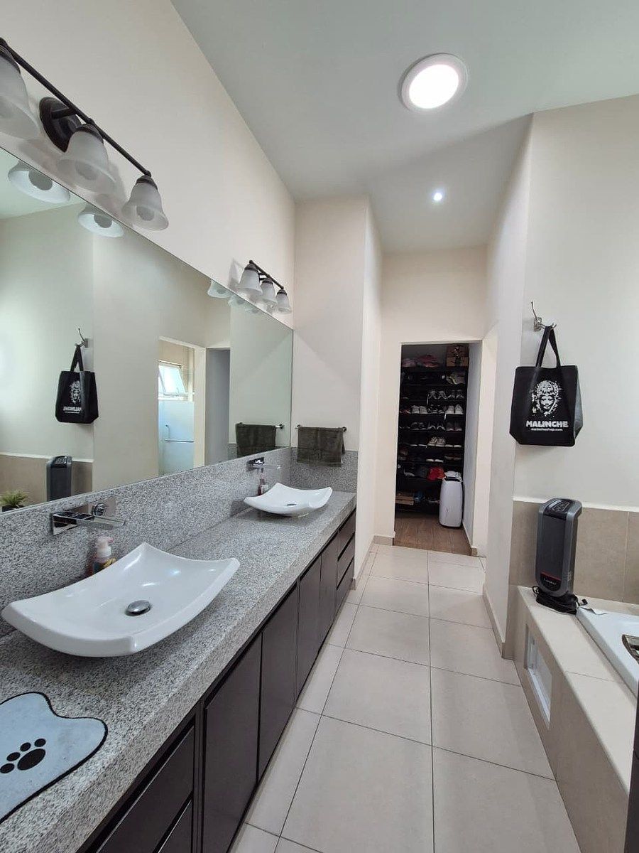 29 de 39: Baño de recamara