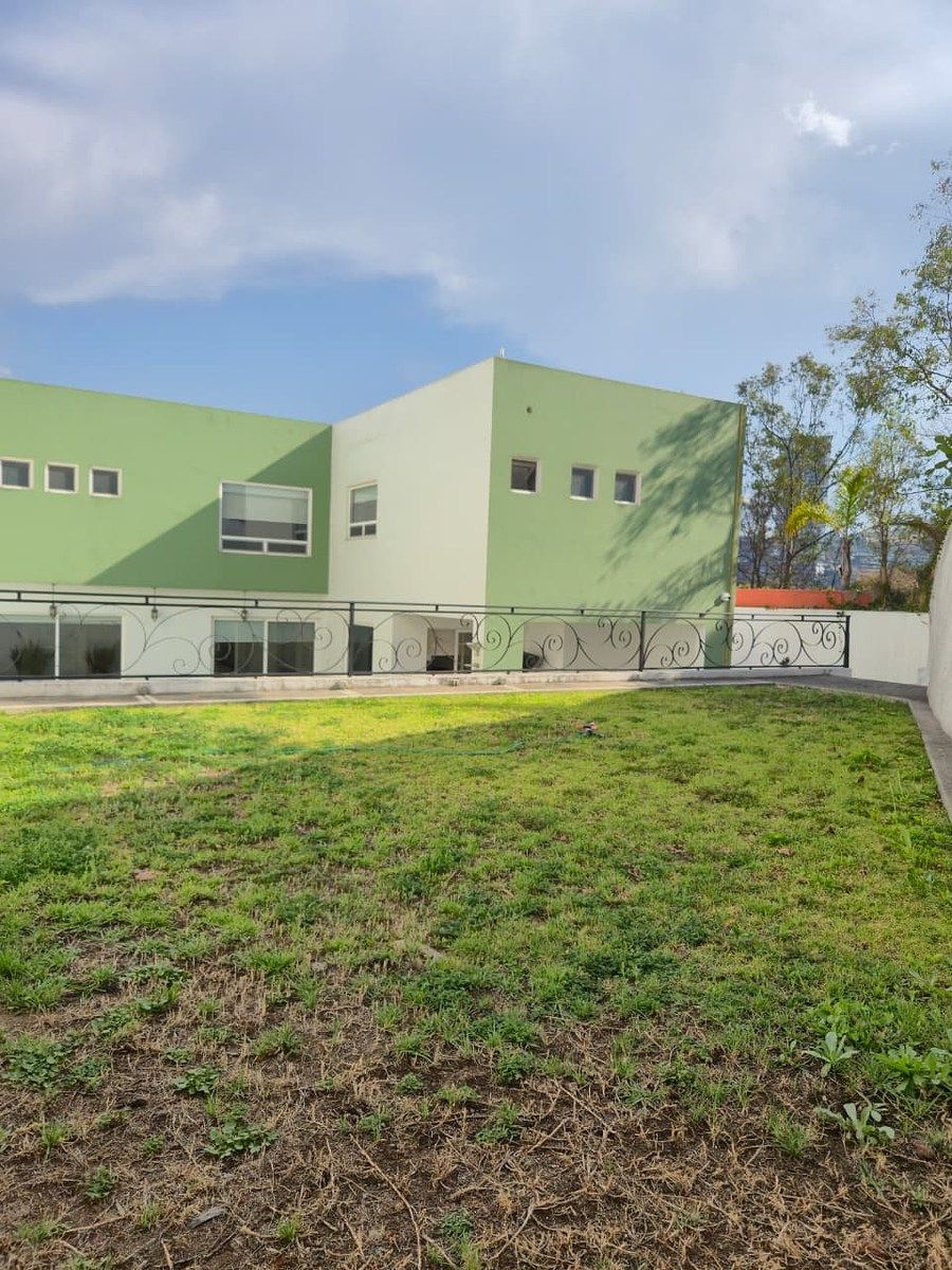 35 de 39: Jardín y terraza