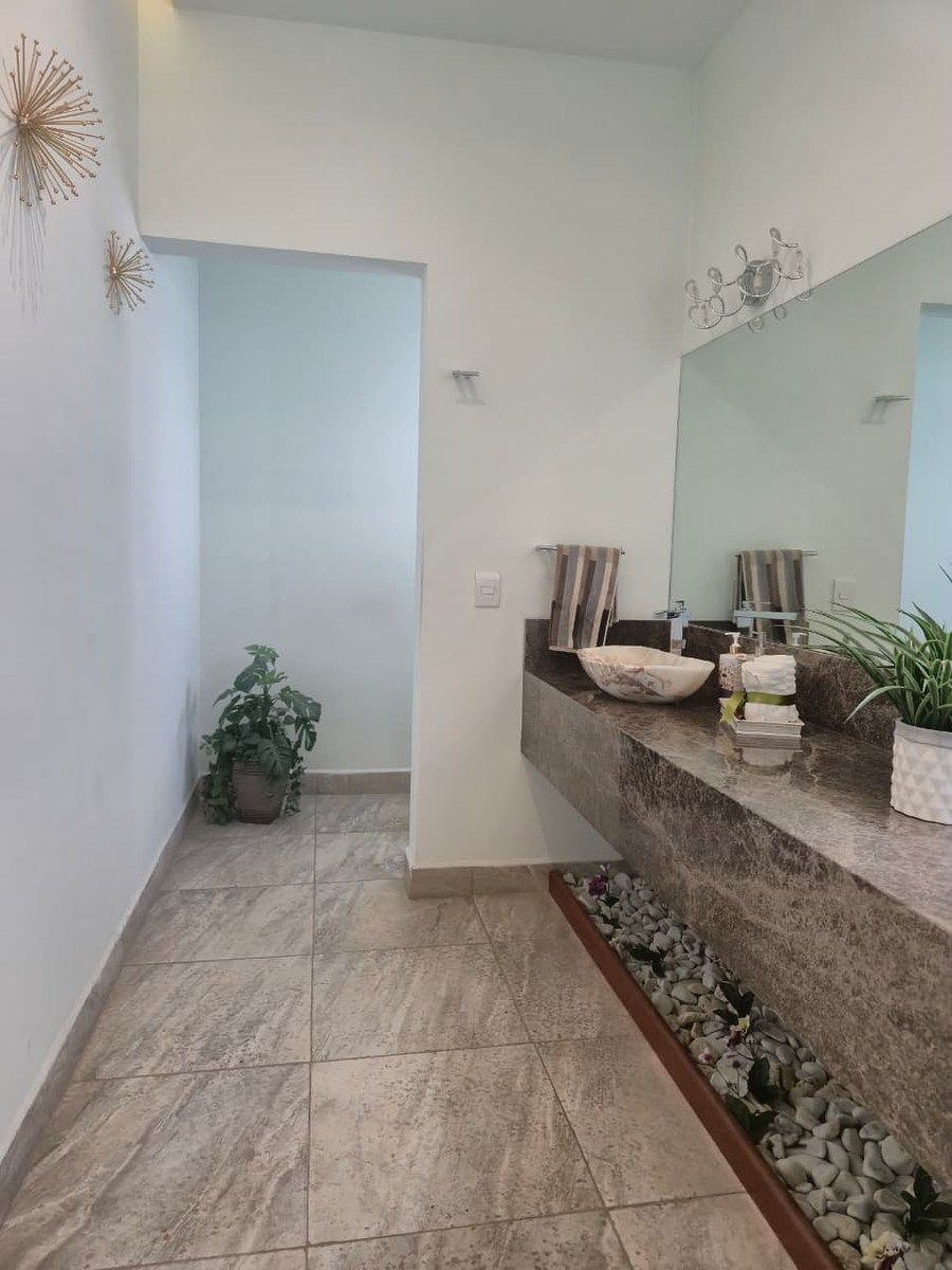 10 de 39: Baño visitas