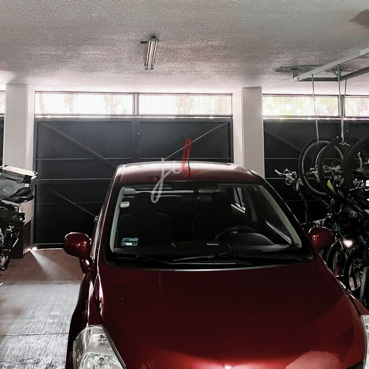 16 of 16: Estacionamiento