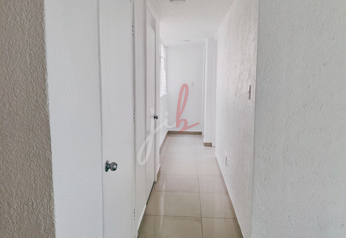 8 of 16: Pasillo estancia habitaciones