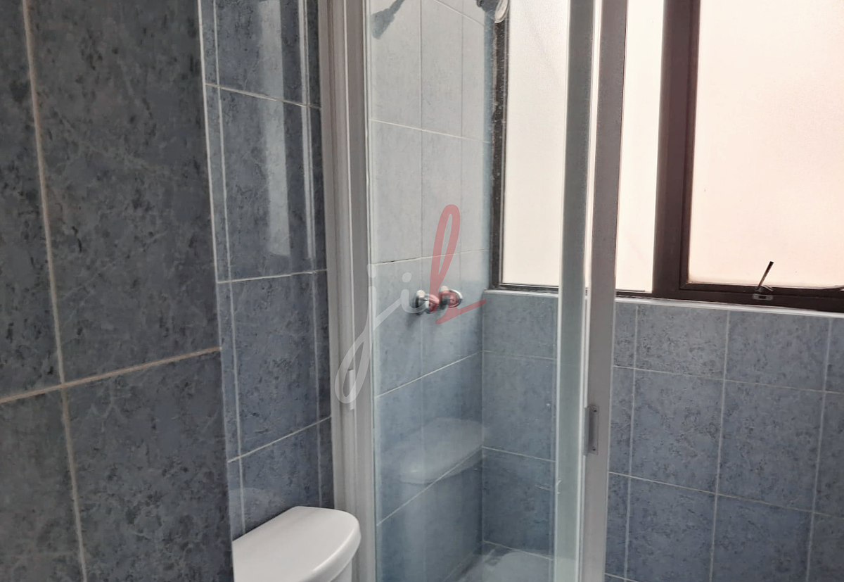 10 of 16: Baño completo