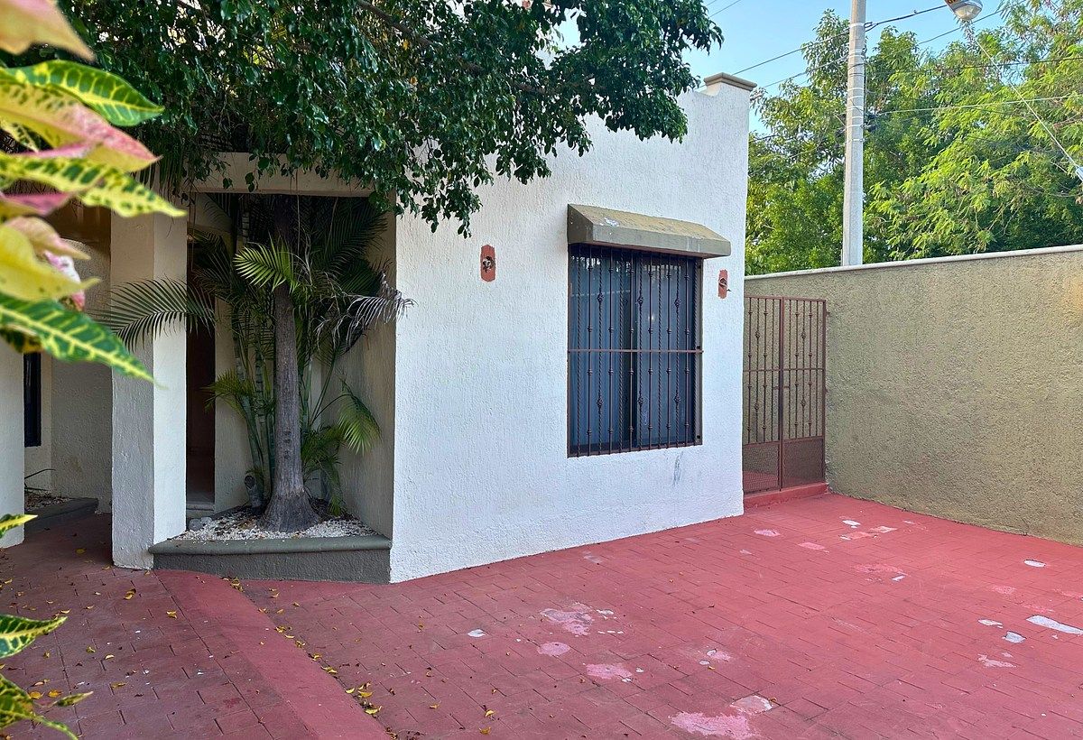 3 de 28: Estacionamiento