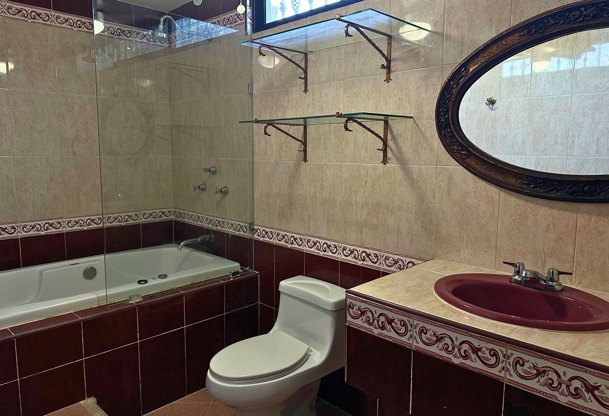 25 de 28: Baño Planta Alta