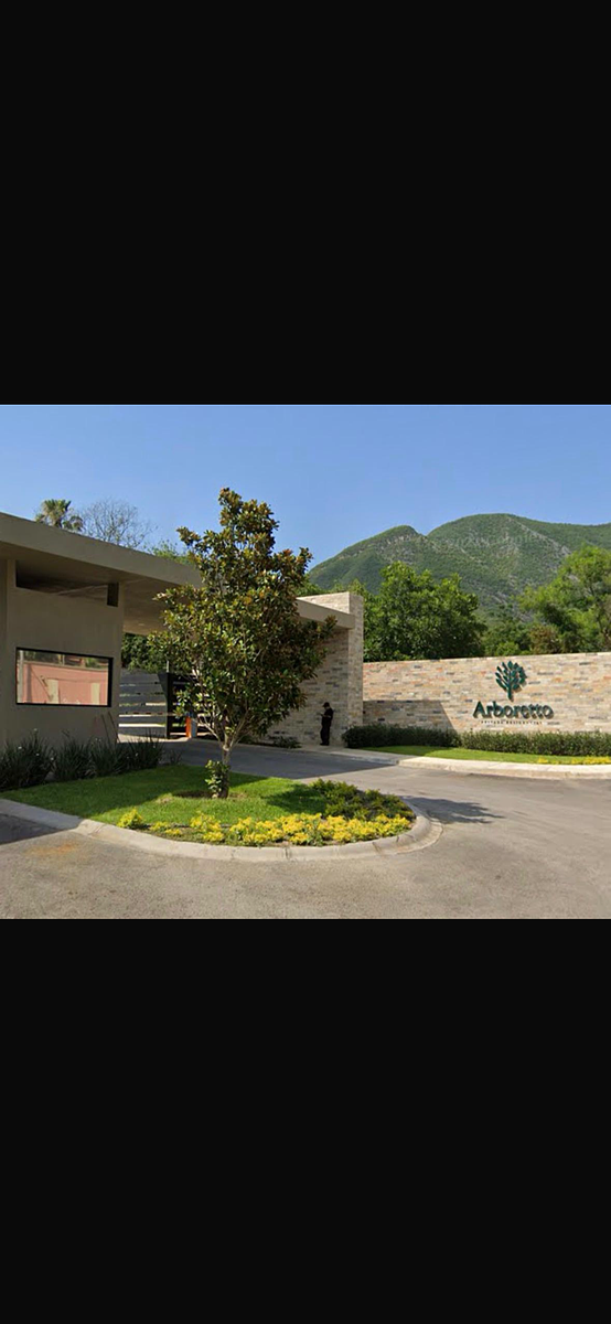 1 de 7: Entrada al fraccionamiento