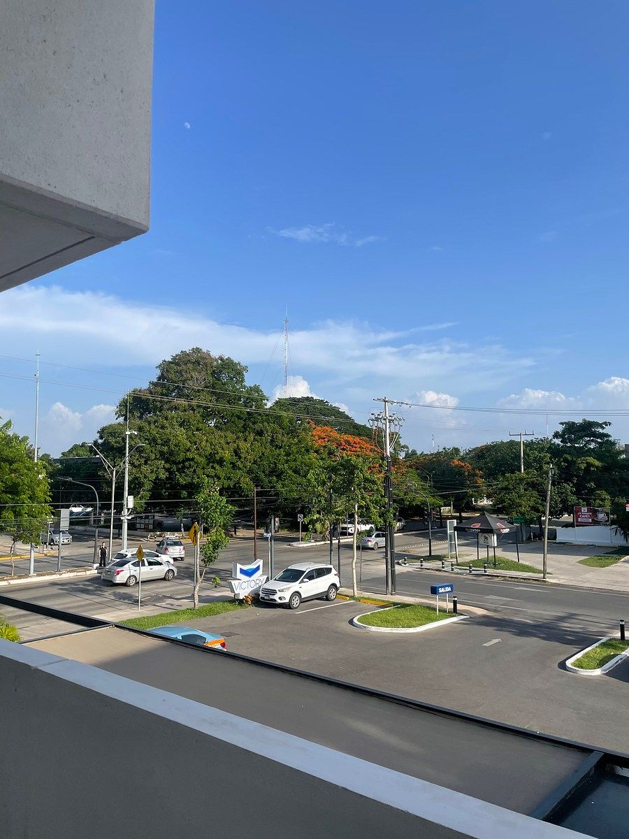 Local para alugar com terraço em praça comercial ao norte de Mérida, foto 1 de 21