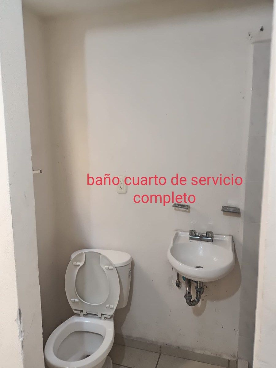 5 de 16: Baño completo pb