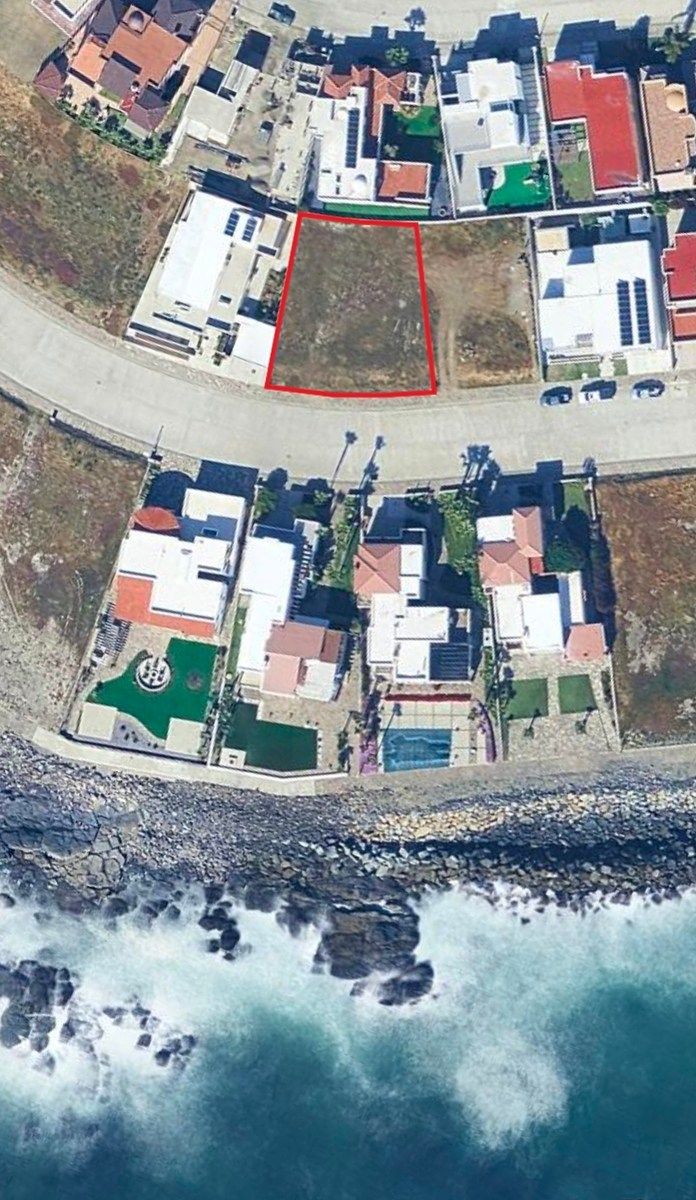 2 de 7: Terreno ubicado a menos de 100m de la costa