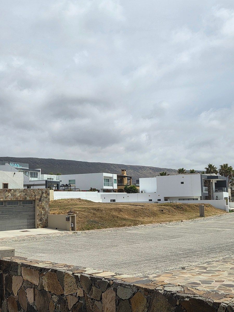 1 de 7: Vista cruzando la avenida