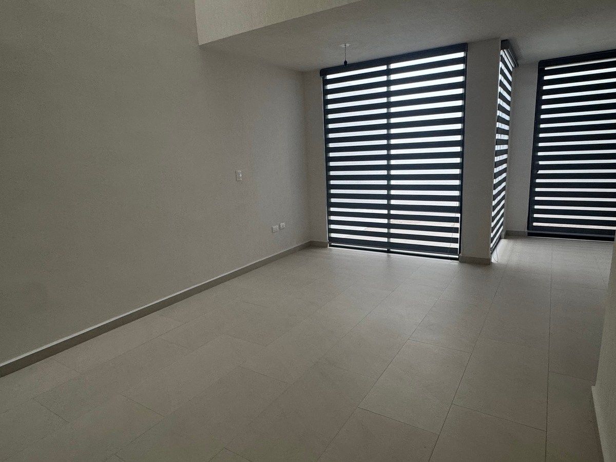 6 of 34: Sala-Comedor