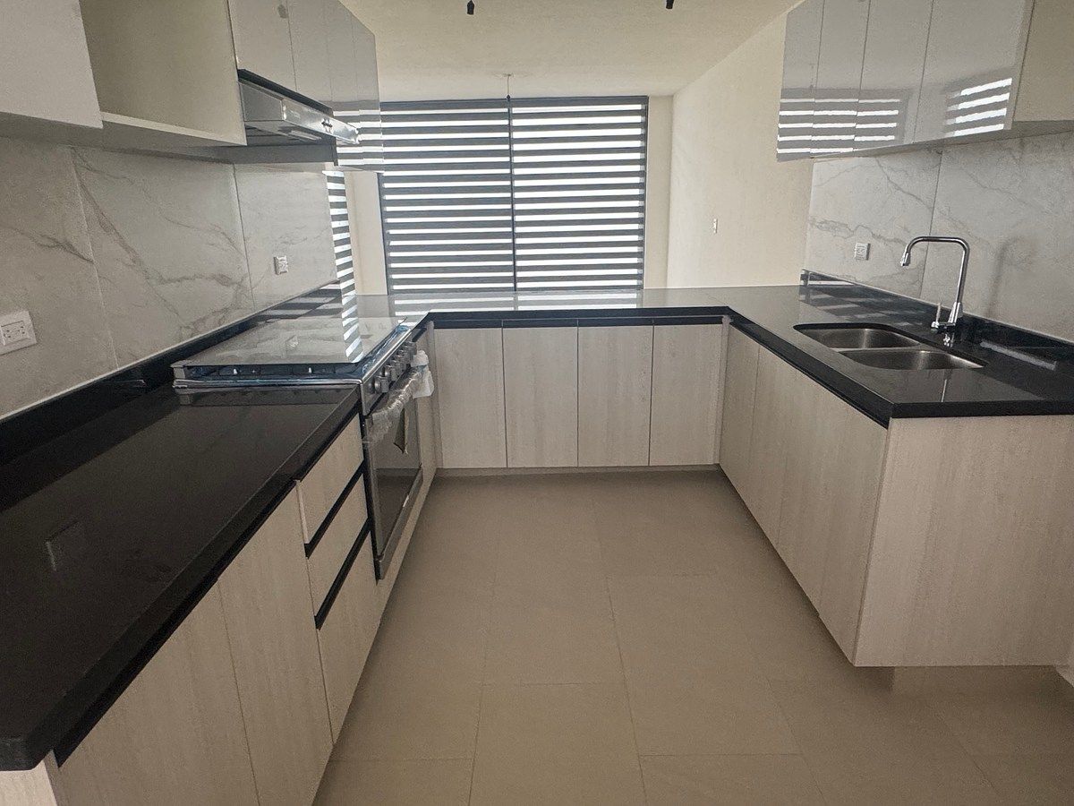 10 of 34: Cocina Equipada