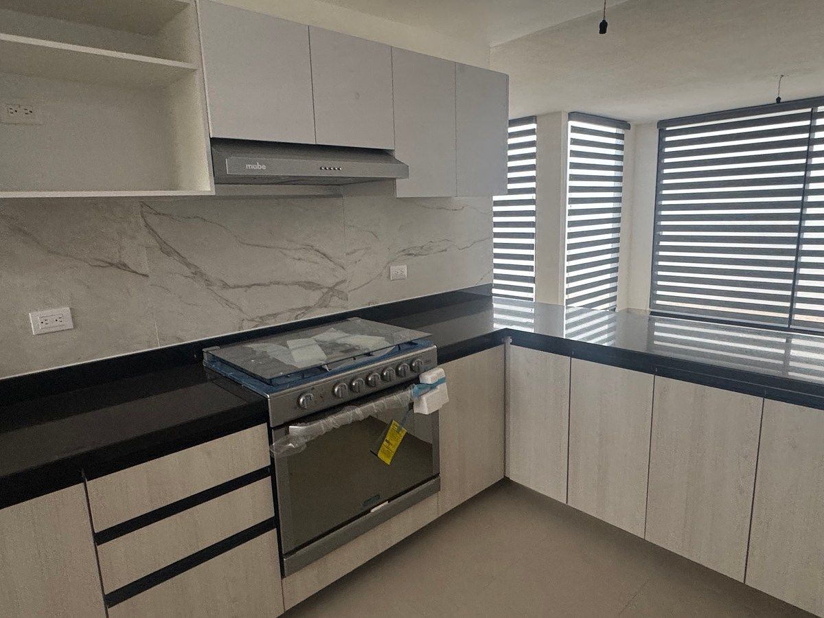 11 of 34: Cocina Equipada