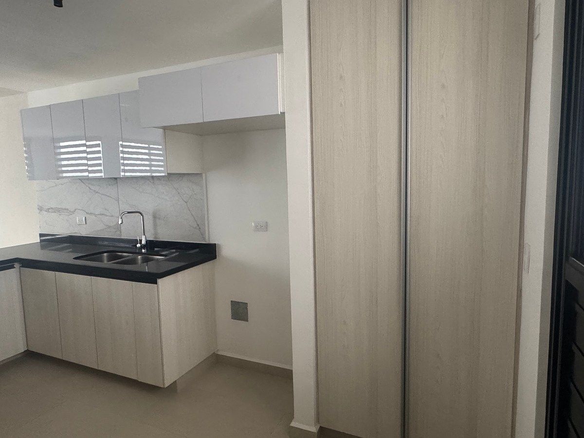 12 of 34: Cocina Equipada