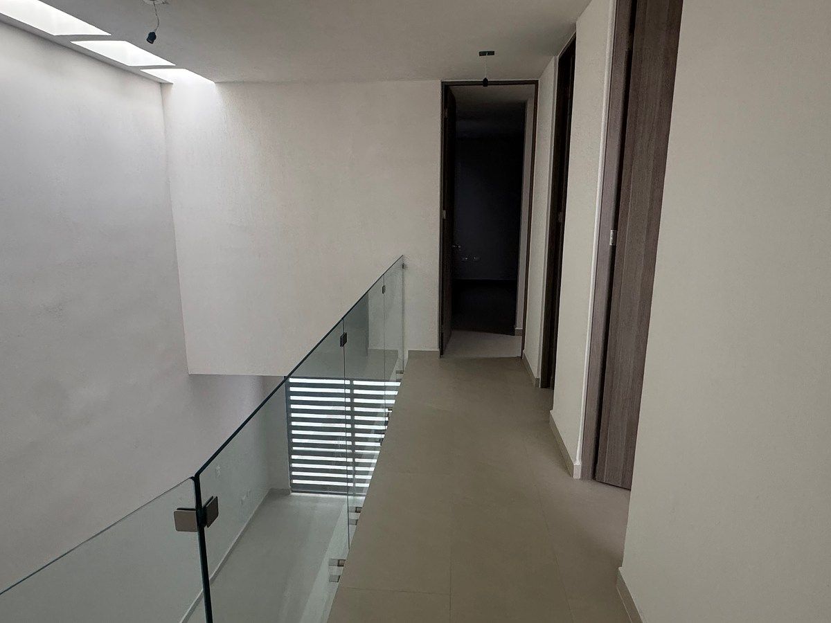 16 of 34: Pasillo recámaras