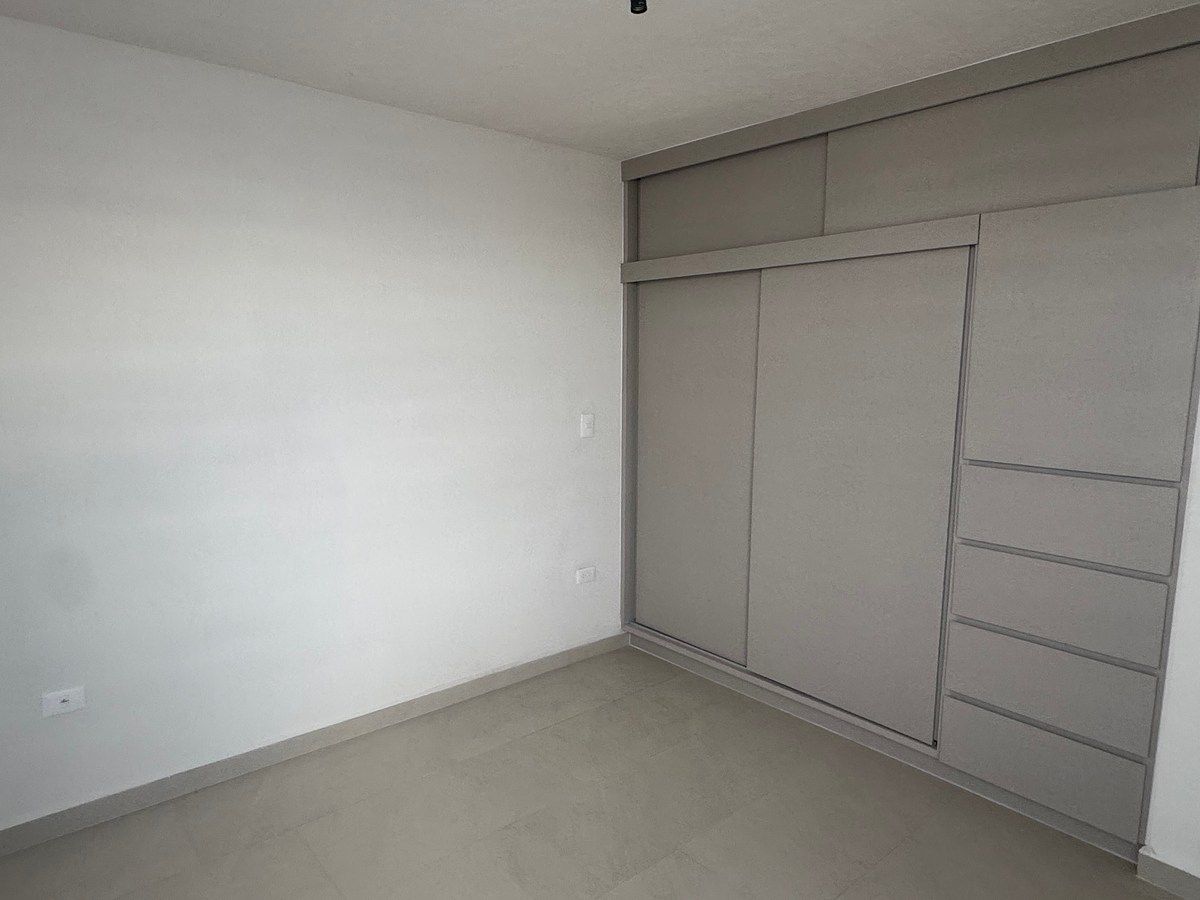 21 of 34: Closet Recámara Secundaria 2