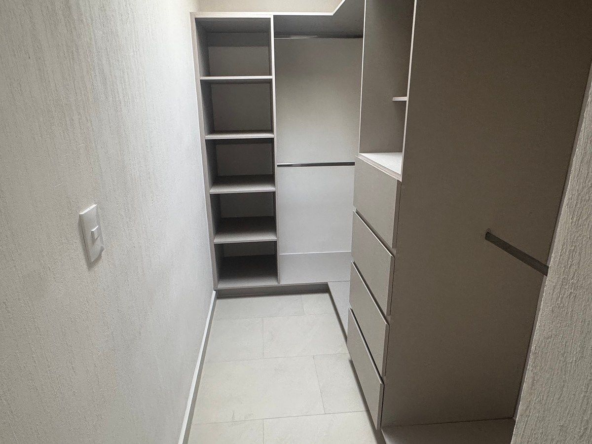 24 of 34: Vestidor Recámara Principal